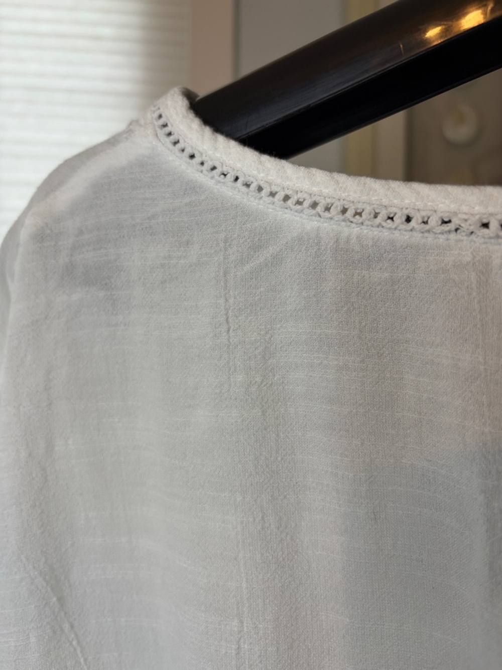White Embroidered V-Neck Button Front Top Size M - Picture 6 of 13